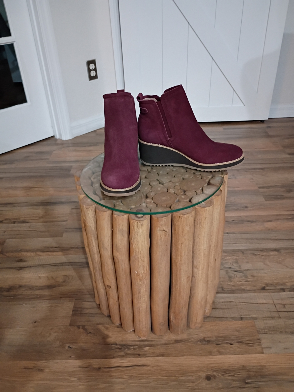 Women's EARTH Burgundy Suede Ankle Boot. NWT!
